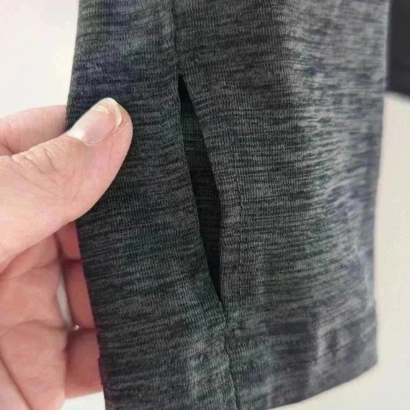 Reebok Men's Medium Mock Neck Charcoal Gray Small Zip Thumb Hole pullover - Picture 2 of 9